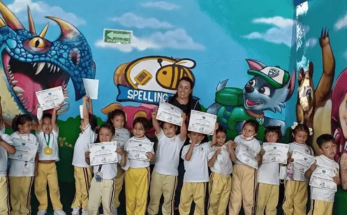 Instalaciones y alumnos de Colegio Freinet · Colegio
